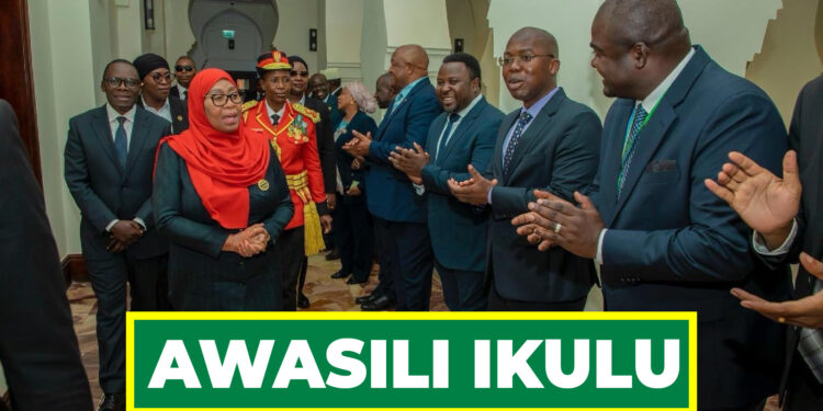 RAIS DK. SAMIA APOKELEWA NA WATUMISHI IKULU